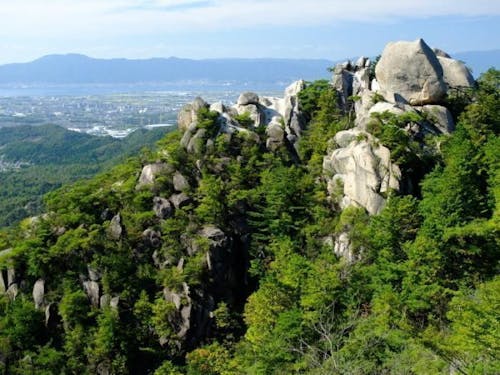 奥こんぜ地域にある金勝山