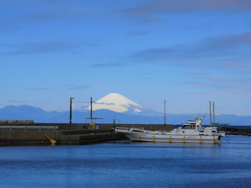 幼少期に毎日散歩していた「海外町（かいとちょう）」の浜