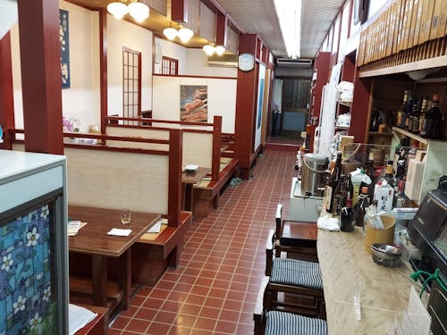 座敷も広々！各テーブルに５～６名席