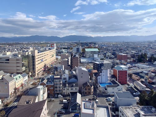 近江鉄道八日市駅付近より鈴鹿の山々を望む