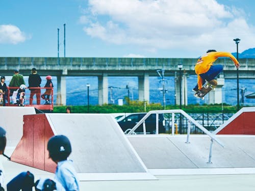 筑後広域公園（人口芝球戯場やスケートボード場、体育館など県内で最大規模の公園）