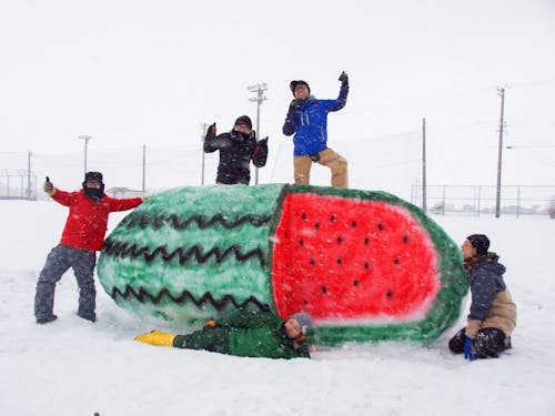 特産品である「入善ジャンボ西瓜」を雪像で作成!