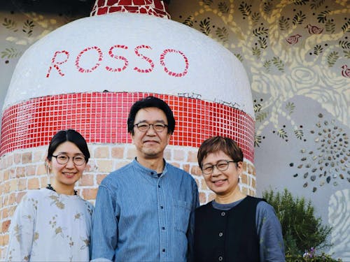 会場となる「PIZZERIA ROSSO」の松本さんご家族