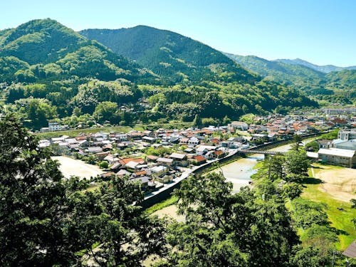 津和野は宿や商店、寺社仏閣など山間の観光地としての魅力も