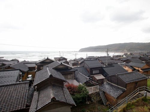 能登地域の黒瓦の風景