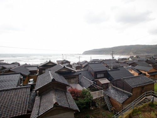 能登地域の黒瓦の風景