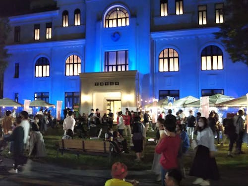 毎年9月に行われる豊岡演劇祭には世界から人が集まります