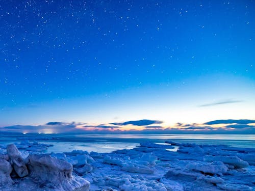 自然が創るアート。流氷の神秘的な美しさを間近で見られる、別海町ならではの贅沢。