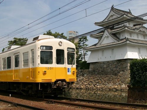 香川県内を走る「ことでん」は都会の電車とは一味違う魅力が詰まっています。