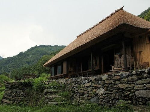 “ちいおり”。アレックスが購入し、維持保全してきたかやぶき古民家。