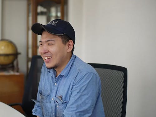 上の写真は社員の神山さん