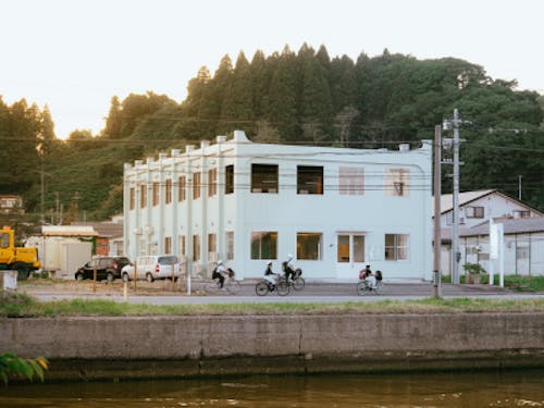 旧港湾労働者会館をリノベーション。港町の記憶を引き継ぐ「ホテルかぜまちみなと」