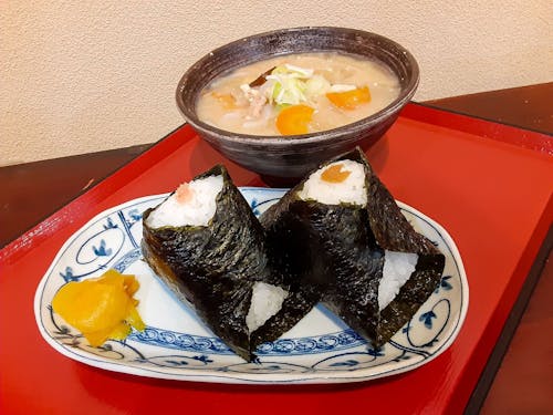 街の茶屋のおにぎりと豚汁セット