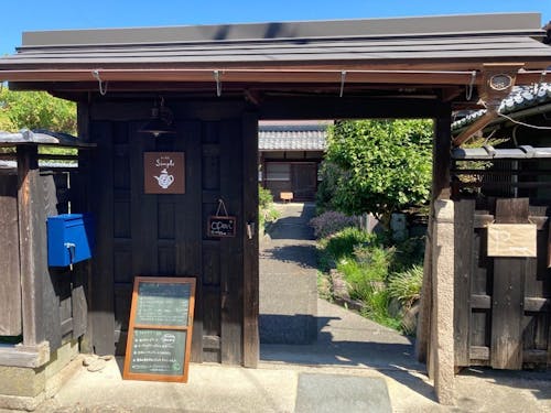 交流会場の古民家カフェ「本と喫茶 Simple」