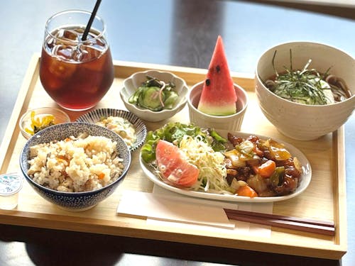 ボリュームも彩りもばっちりなのに手頃な値段で提供されているのが魅力です。