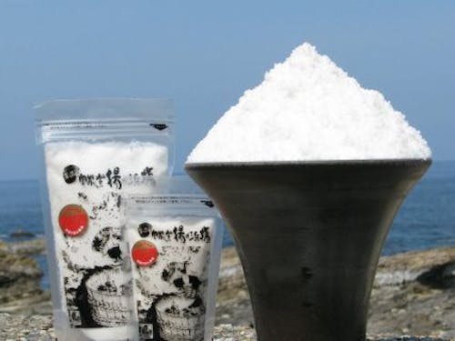 伝統製法「揚げ浜式製塩」で作られる「珠洲の塩」。能登の塩田はNHK朝ドラの舞台に