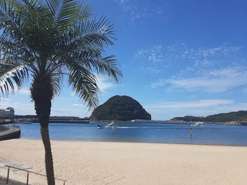 和歌山県すさみ町。海・山・川が美しく、太陽の近い人口約3,300人の小さな町。