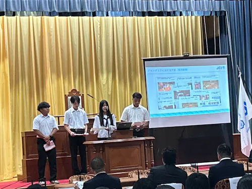 政策甲子園で発表する様子