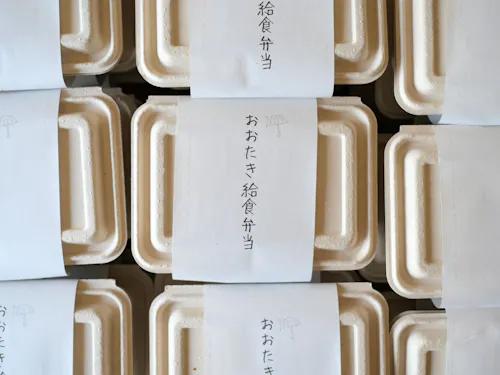 コラムや栄養バランスが書かれたラベルつき