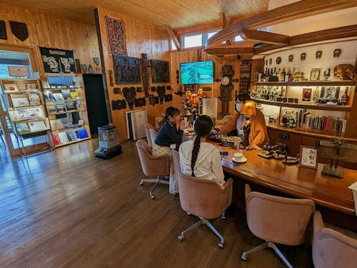 ボランティアの様子（いないいないばぁー喫茶スペース）