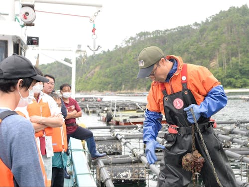 水産業の生産者と協力し、体験コンテンツの受け入れを続けています