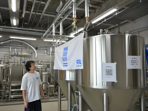 廃校を舞台にクラフトビール醸造所を立ち上げた先輩隊員