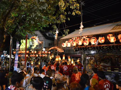 夏はお祭りでにぎやかになります！