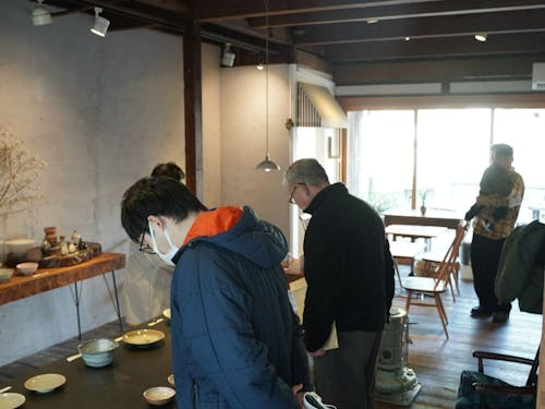 ▲「Cafe＆pottery音」を見学する様子