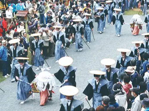 お稚児さんの渡御行列