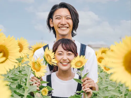 継ノ農園のひまわり畑での美由季さんご夫婦