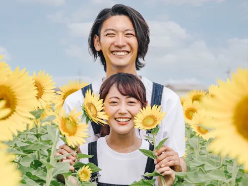 継ノ農園のひまわり畑での美由季さんご夫婦