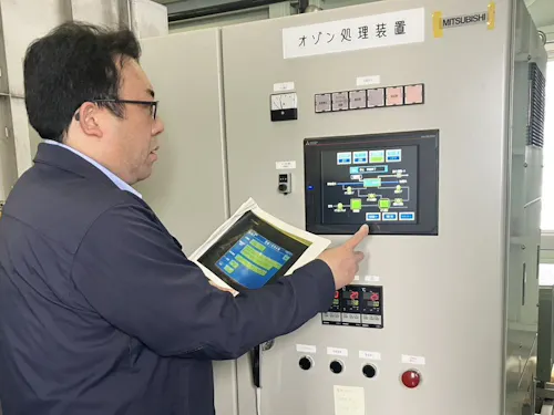 浄水場で管理をする様子