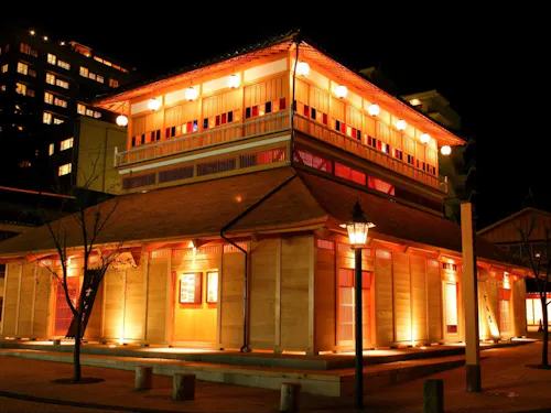 明治時代の共同浴場を復元した「古総湯」(山代温泉)