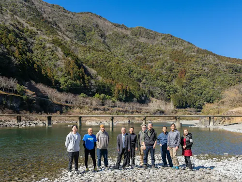 四万十川と沈下橋と組合員のみなさん