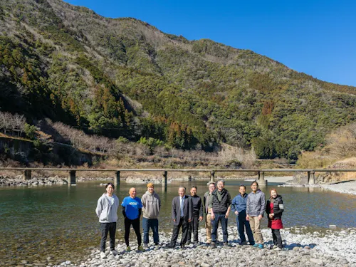 四万十川と沈下橋と組合員のみなさん