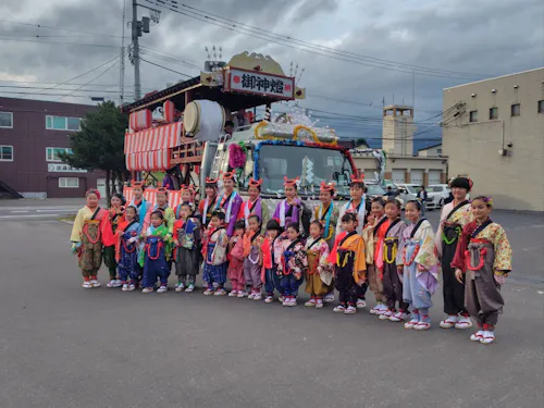 「踊り山」の踊り子たち