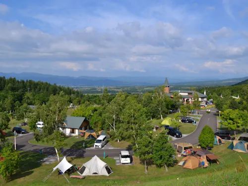 オートキャンプ場マリンビューからは日本海を一望でき、ゆったりとした時間が流れます