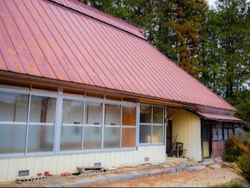 人口減少や震災の影響によって、地域のいたるところで目立つようになった空き家