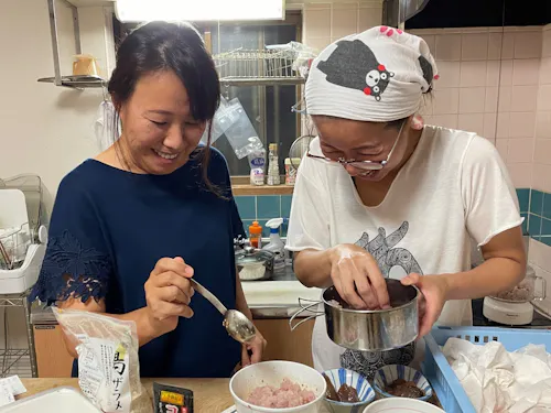 島の事業者との商品開発。お互いの強み弱みを持ち寄って、助けあうのが島の日常。