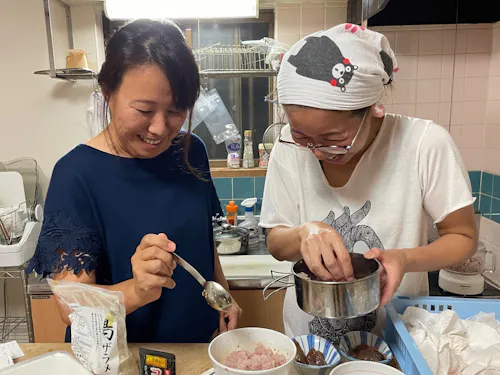 島の事業者との商品開発。お互いの強み弱みを持ち寄って、助けあうのが島の日常。