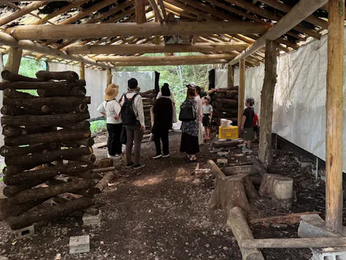 あいちの山里を視察した際の様子。他の実践者事業を 知ることも学びの1つです。