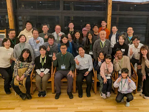 多世代交流会「タノシモカフェ」。毎月30〜50人が集い繋がりを作ります。