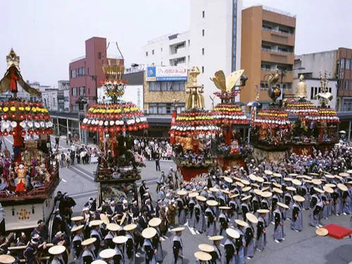 当日は高岡が誇る御車山祭本番。祭で歩き疲れたら、カフェに立ち寄られ♪
