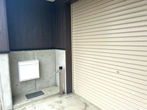 シャッター付き駐車場なので安心！