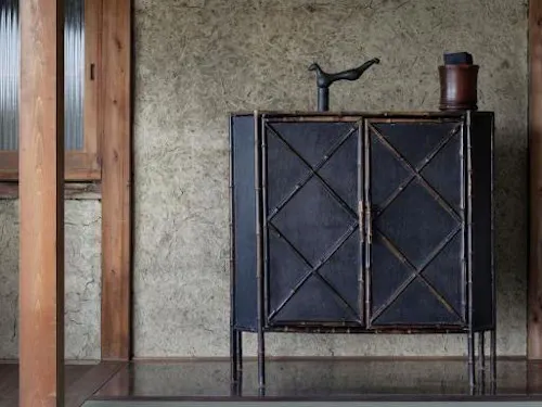 過去と現在が溶け合う不思議な時空間