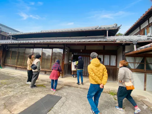 空き家見学の様子①