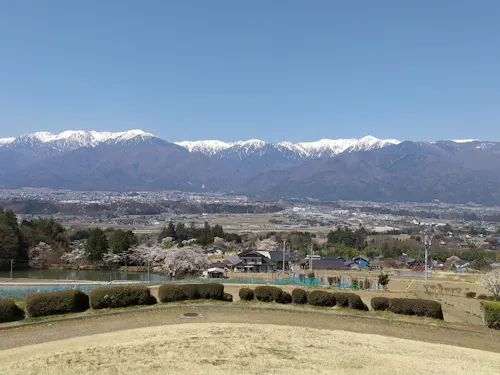 ふるさとの丘(市の東側)から見る駒ヶ根市