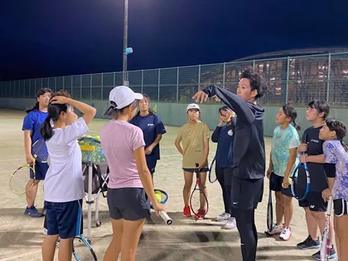 硬式テニスクラブでの指導