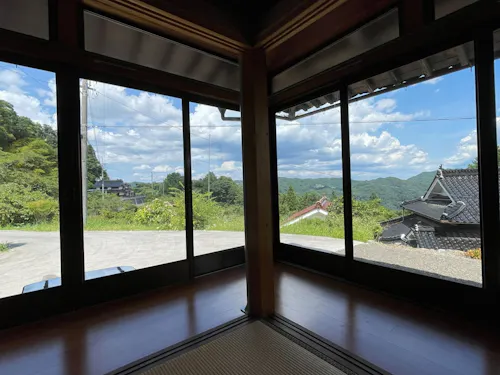 自宅の縁側から見える四季の景色に癒されています