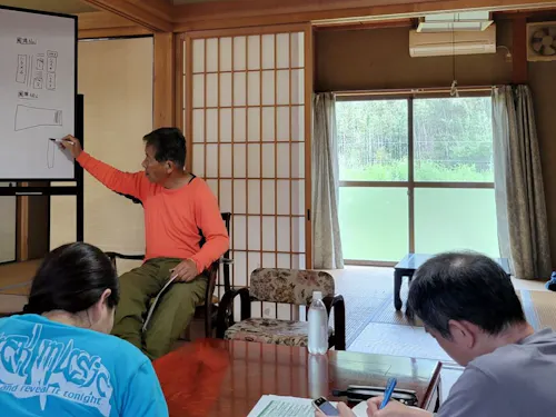 座学で知識も学びます。(2期生活動日より)